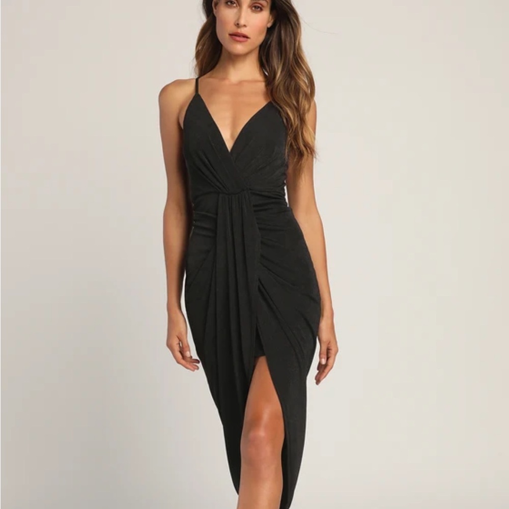 Lulu’s Dreamy Date Black Surplice Midi Dress